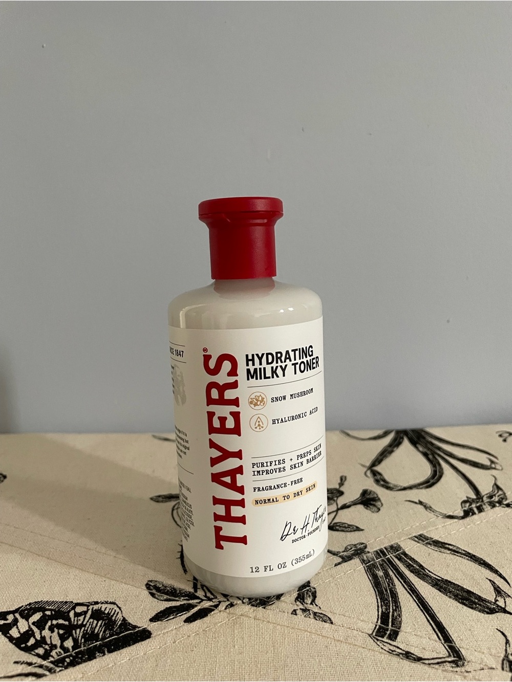Thayers Hydrating Milky Toner – White with Red Cap